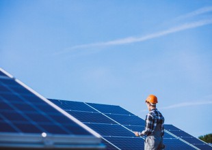 Berapa Lama Waktu yang Dibutuhkan untuk Memasang Sistem Solar Panel?
